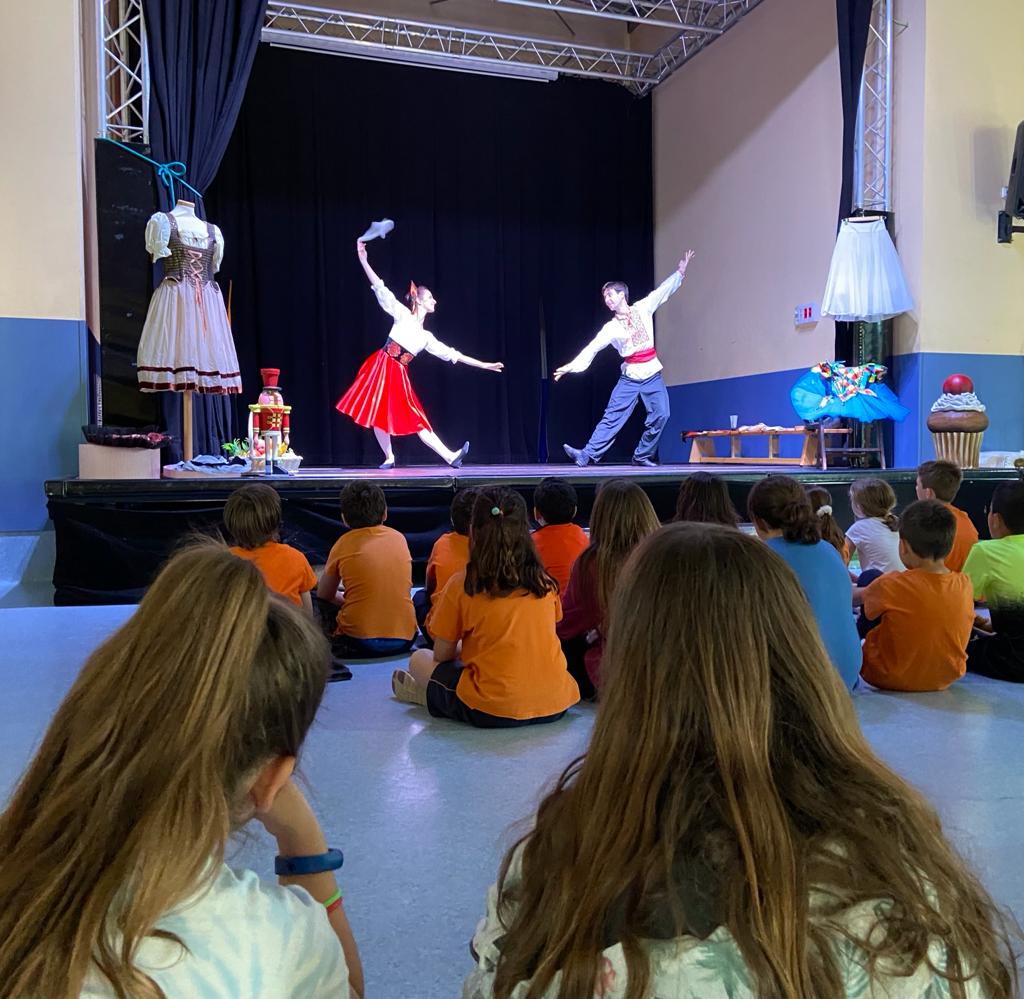 Read more about the article Portem el ballet a les escoles